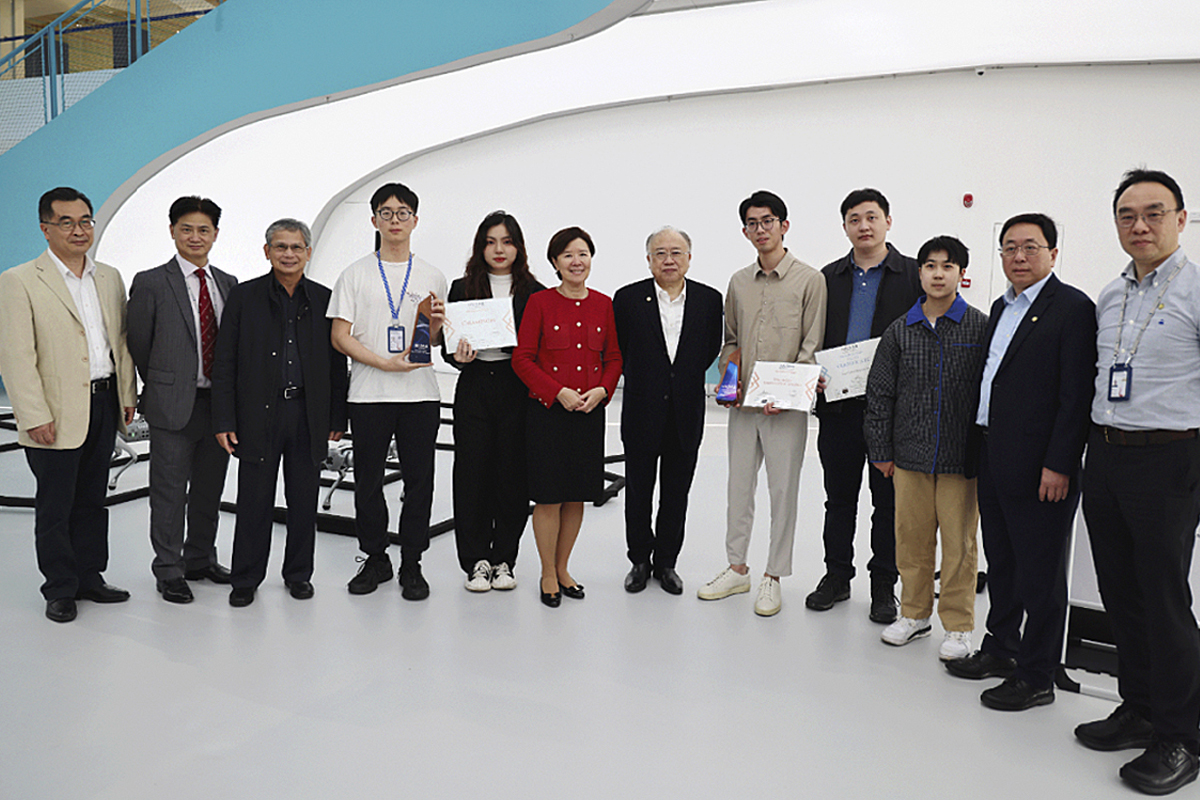 Greeting Redbird MPhil Program Students Won in Their 1st International Competition