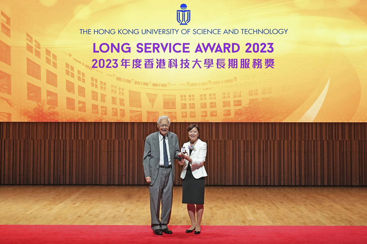 240418 Receiving Long Service Award from Founding President Chia-Wei Woo