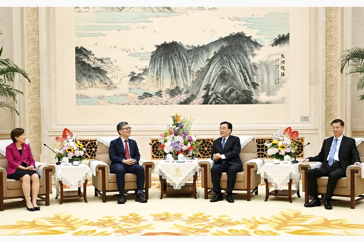 240507 跟校董會主席沈向洋遠赴江蘇考察交流