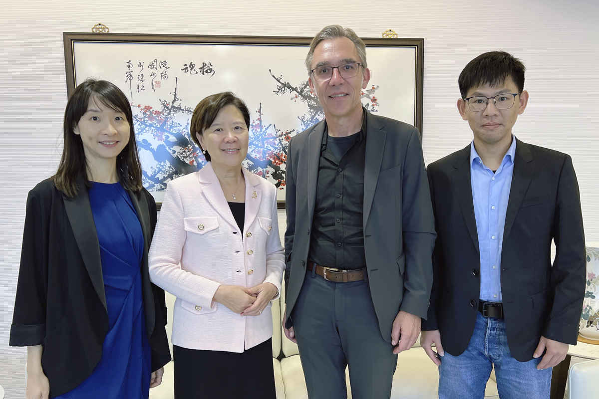 241112 Meeting with Prof Jürgen Popp, Scientific Director of Leibniz Institute of Photonic Technology