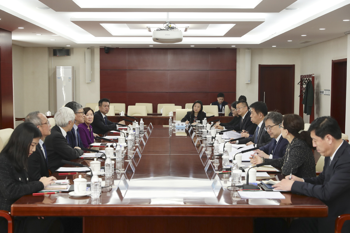 250312 國家衛生健康委員會雷海潮主任與大學代表開展座談