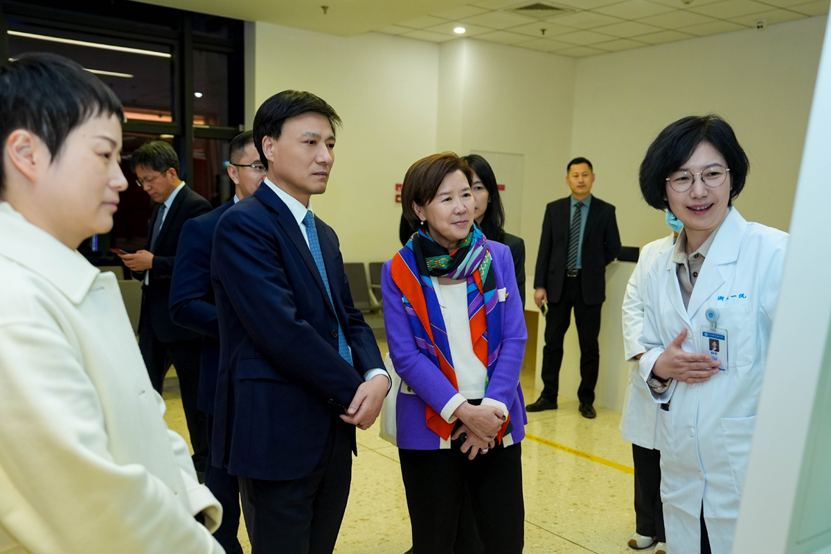 Collaboration with Three Leading Affiliated Hospitals of Zhejiang University School of Medicine to Forge Strategic Partnership to Advance Medical Education and Research